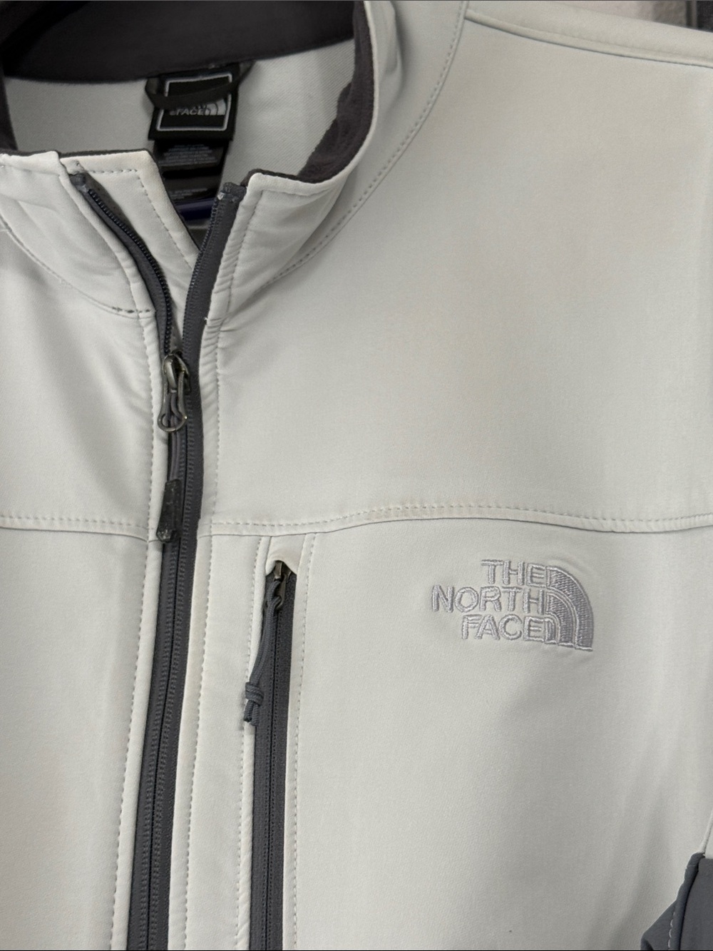 The North Face Men’s XL Gray Two-Tone Softshell Jacket Full Zip - Picture 4 of 10
